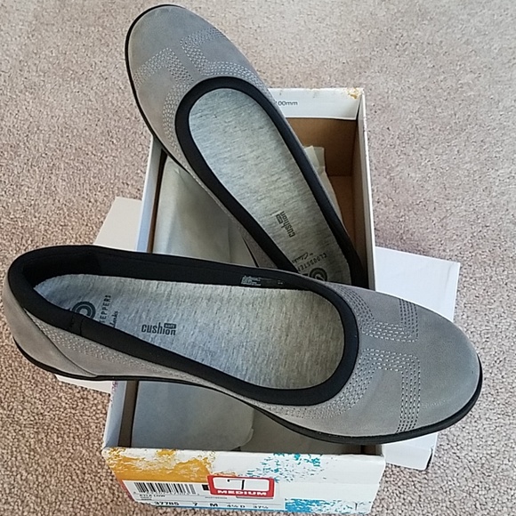 Shoes - Picture 4 of 4